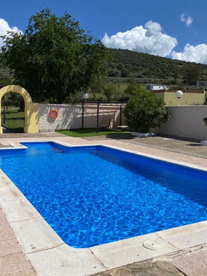 Casa Rural Montes De Trigo 赫雷斯德洛斯卡瓦列罗斯 外观 照片